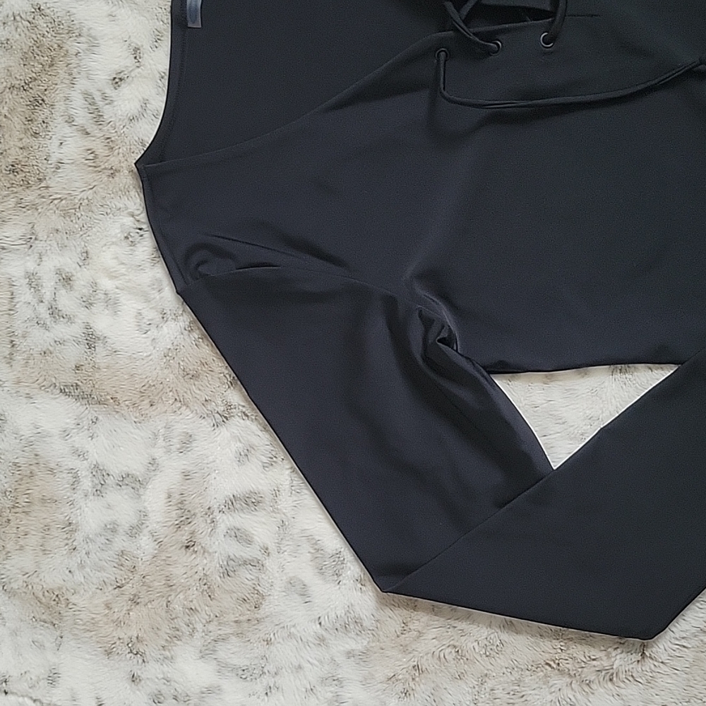 Lace Up Rash Guard - Picture 6 of 7